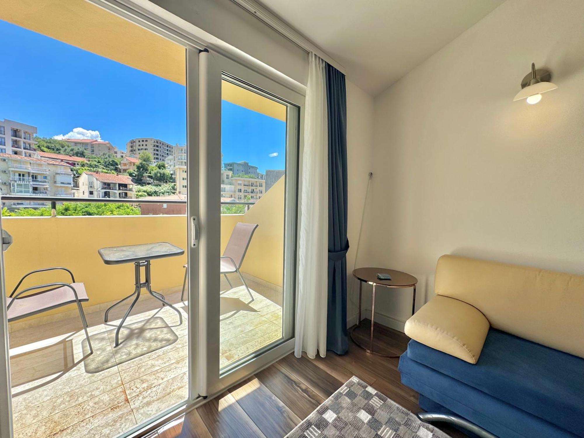 For-A Apartmani Bečići Luaran gambar