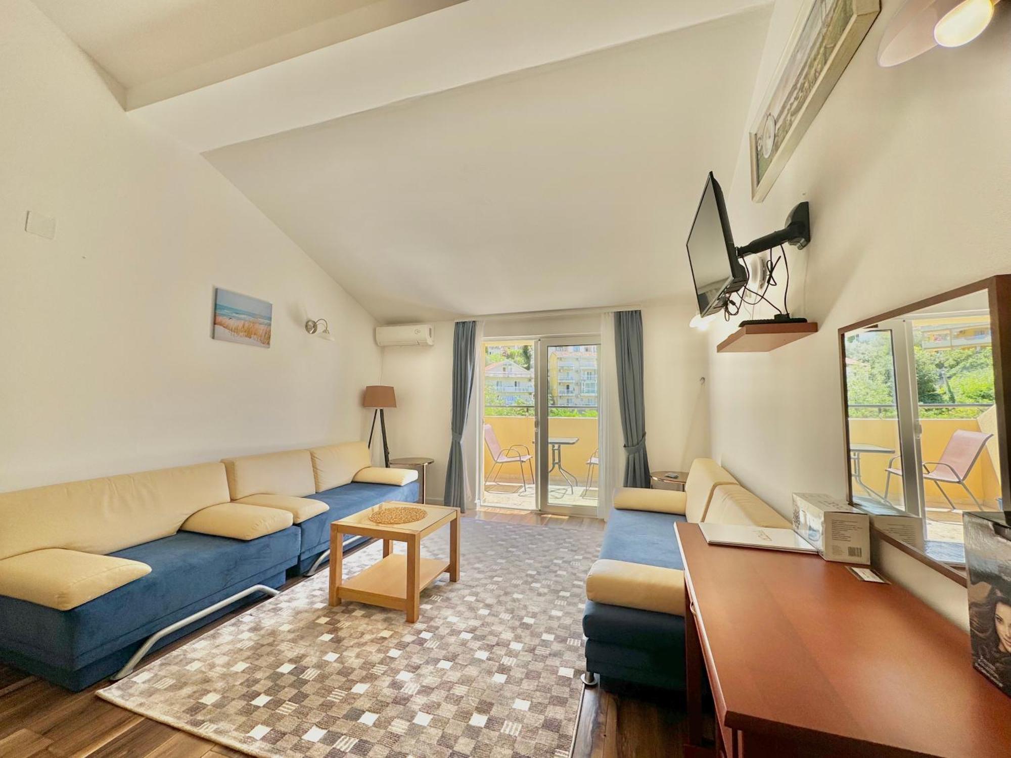For-A Apartmani Bečići Luaran gambar