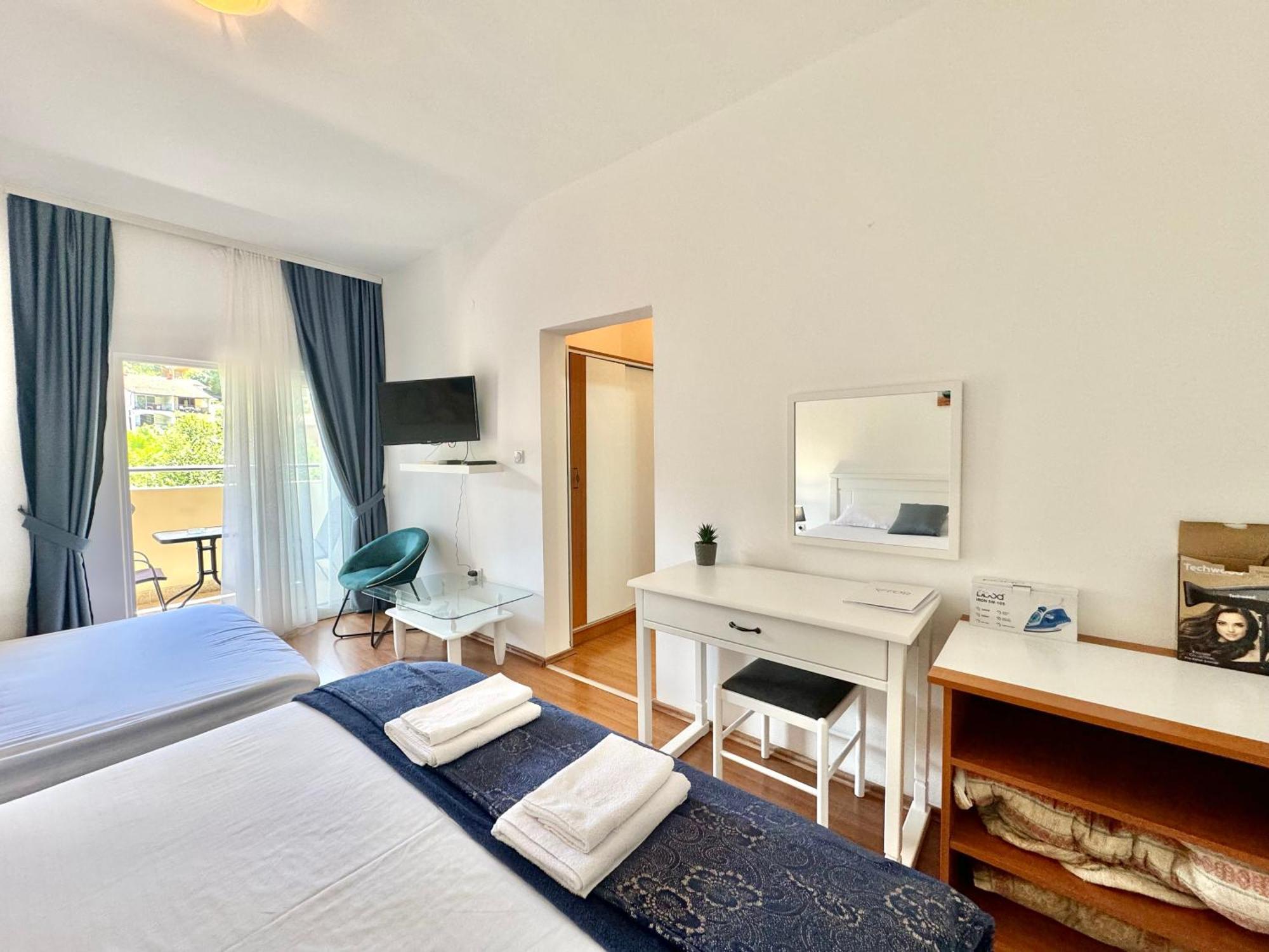 For-A Apartmani Bečići Luaran gambar