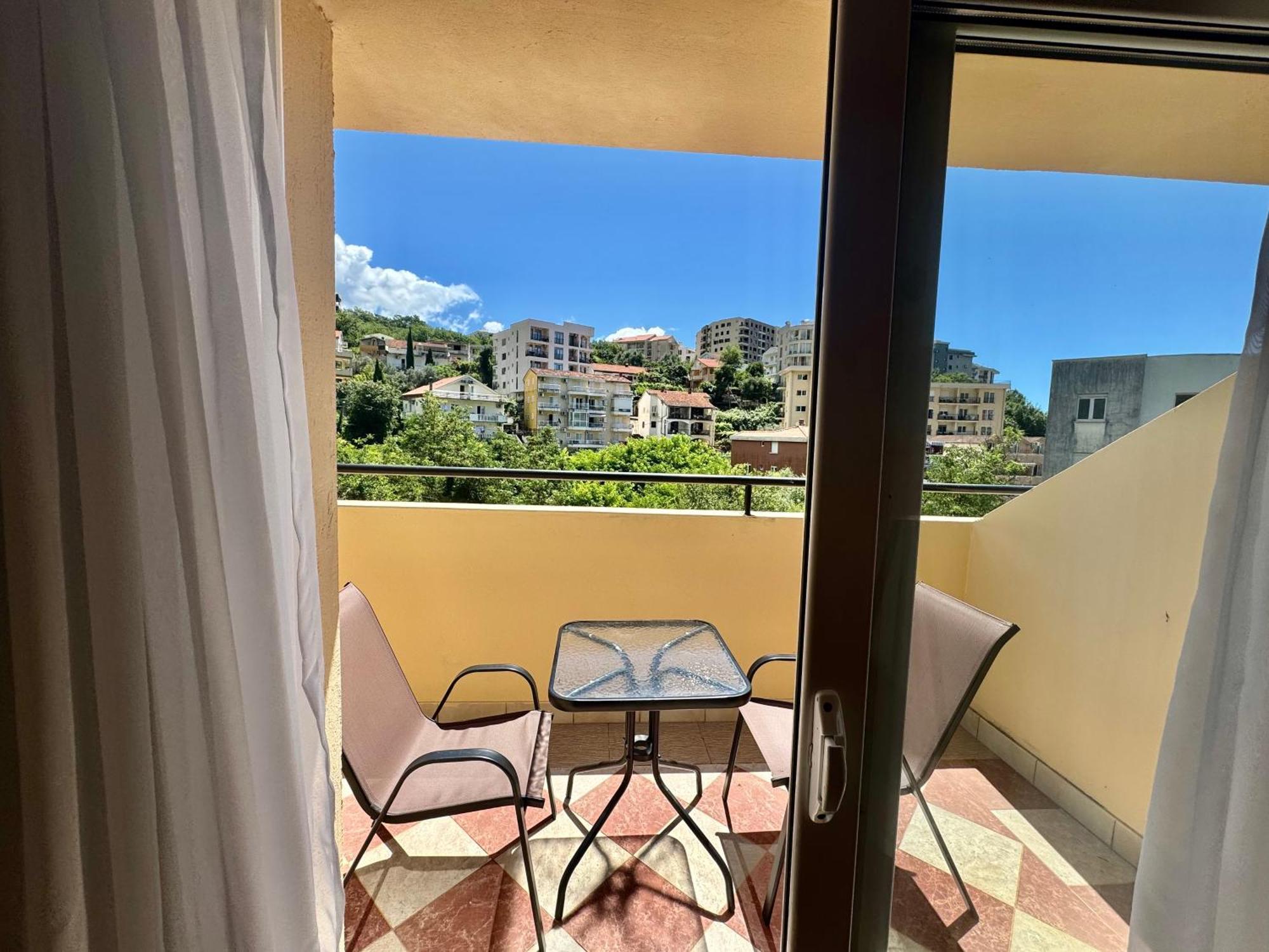 For-A Apartmani Bečići Luaran gambar