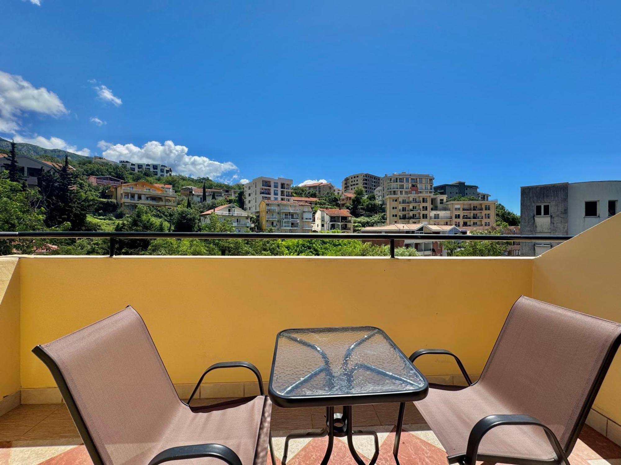 For-A Apartmani Bečići Luaran gambar